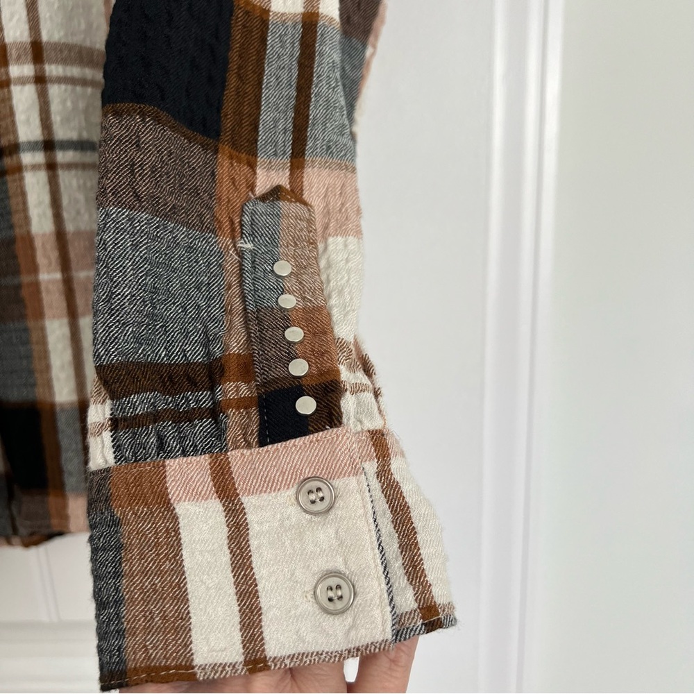 BKE Women’s Brown/Black and Cream Plaid Lightweight Waffle Knit Button Up Shirt - Picture 4 of 9